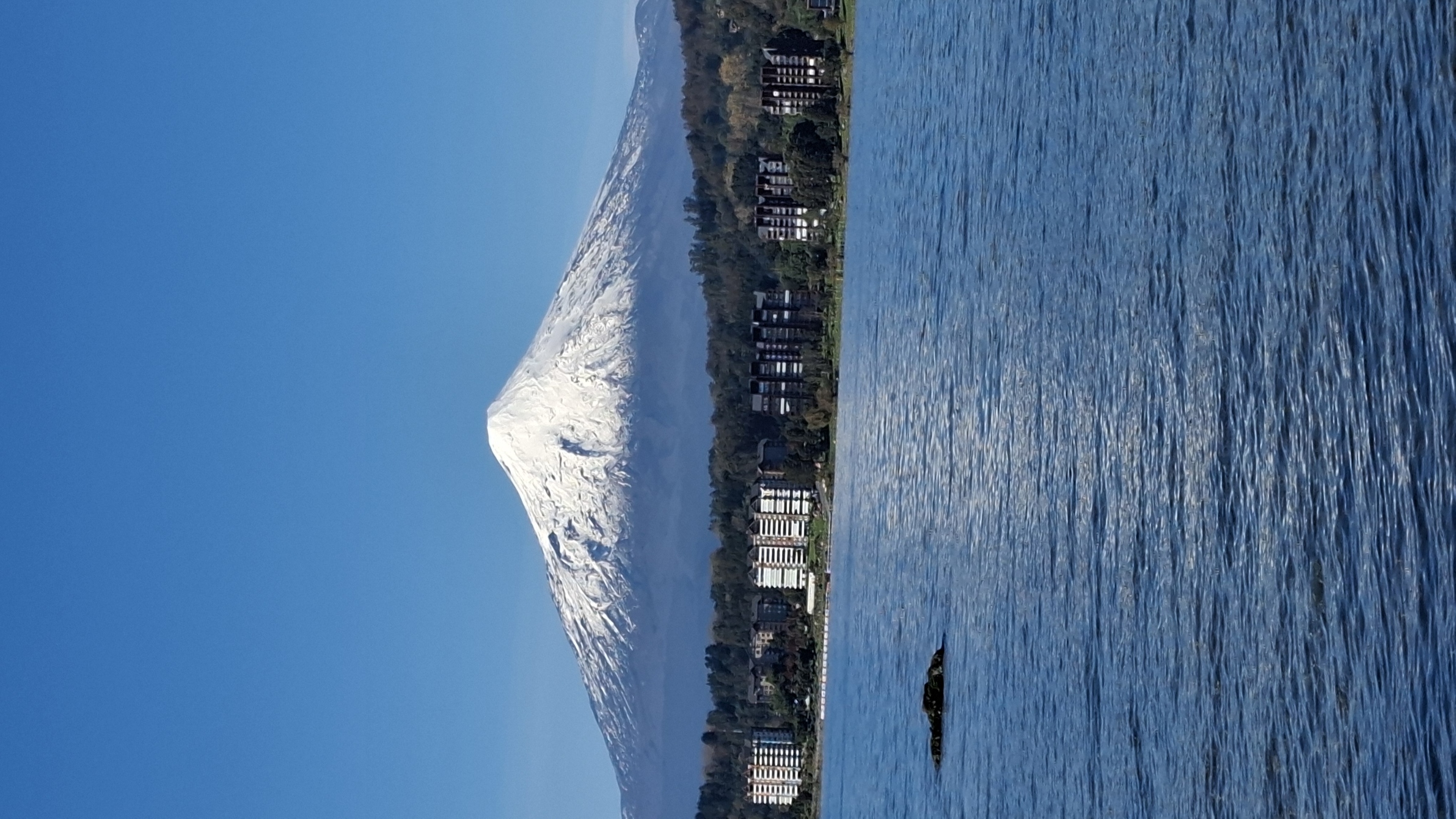 A435 Exclusiva parcela con casa, vista al volcán y con orilla de lago a 4 km de Villarrica