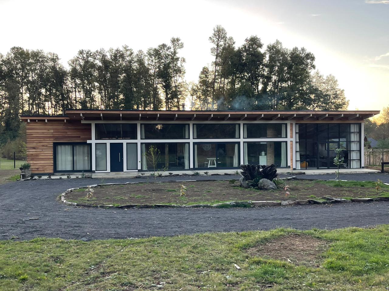 Foto 2 de A320 Parcela con moderna casa en Molco cerca a Playa linda