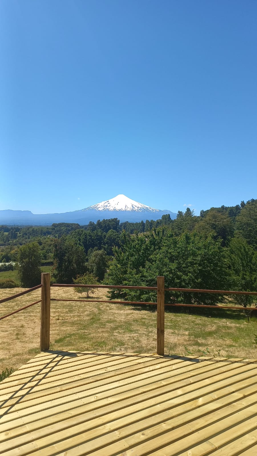 A070 Hermosa casa con vista panorámica al Volcán Villarrica sector los Guindos