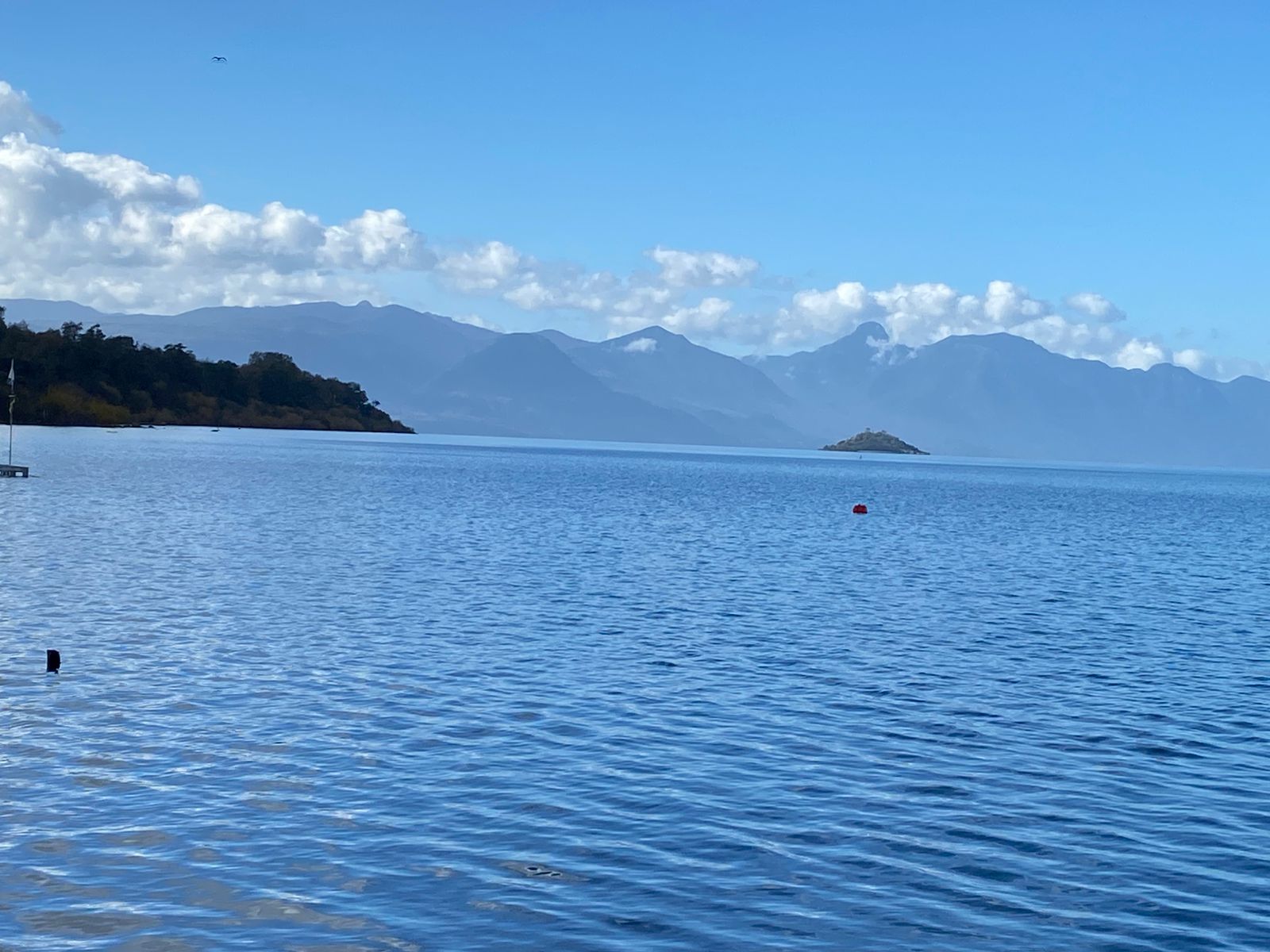 Foto 8 de A435 Exclusiva parcela con casa, vista al volcán y con orilla de lago a 4 km de Villarrica