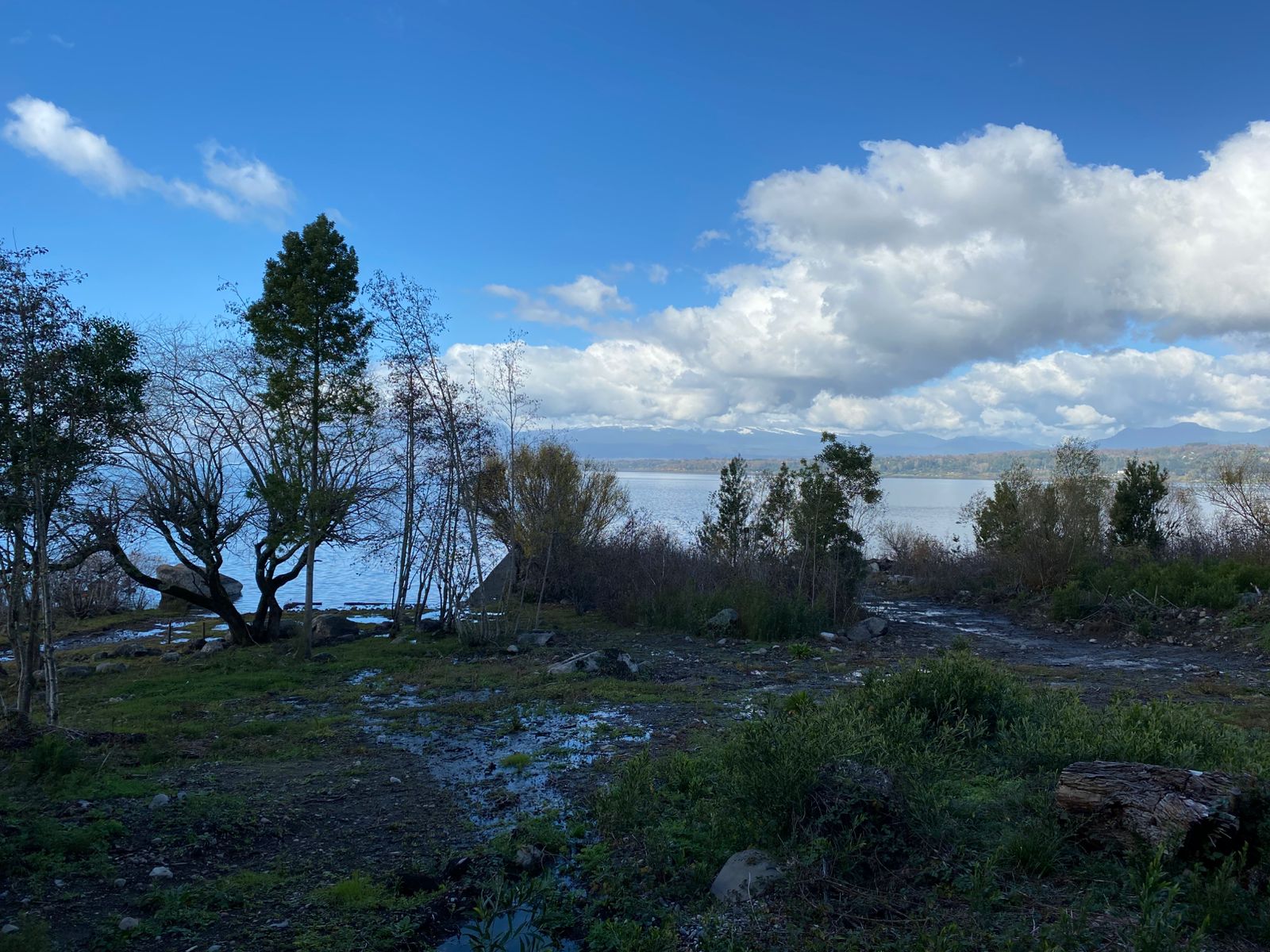 Foto 12 de A435 Exclusiva parcela con casa, vista al volcán y con orilla de lago a 4 km de Villarrica