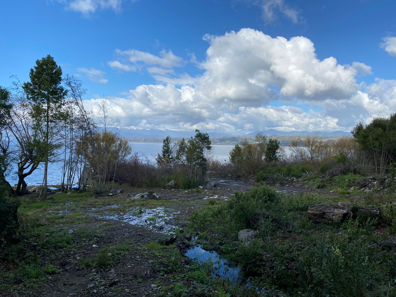 Foto 20 de A435 Exclusiva parcela con casa, vista al volcán y con orilla de lago a 4 km de Villarrica