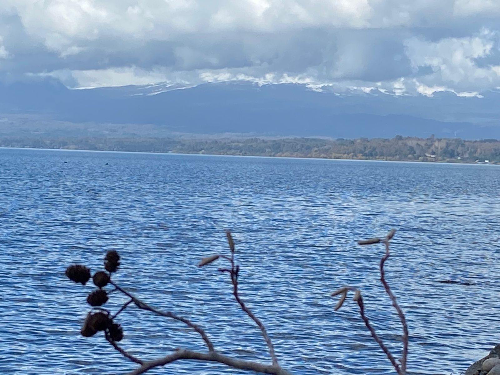 Foto 24 de A435 Exclusiva parcela con casa, vista al volcán y con orilla de lago a 4 km de Villarrica