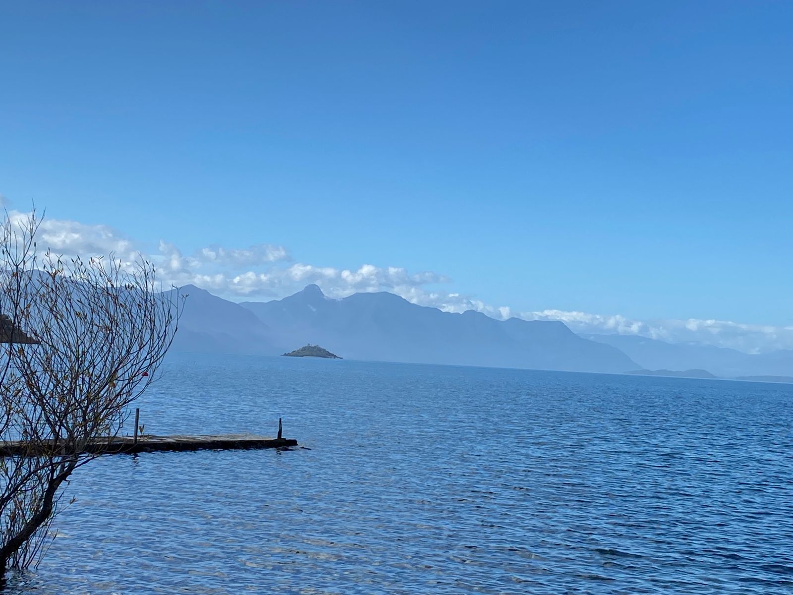 Foto 26 de A435 Exclusiva parcela con casa, vista al volcán y con orilla de lago a 4 km de Villarrica