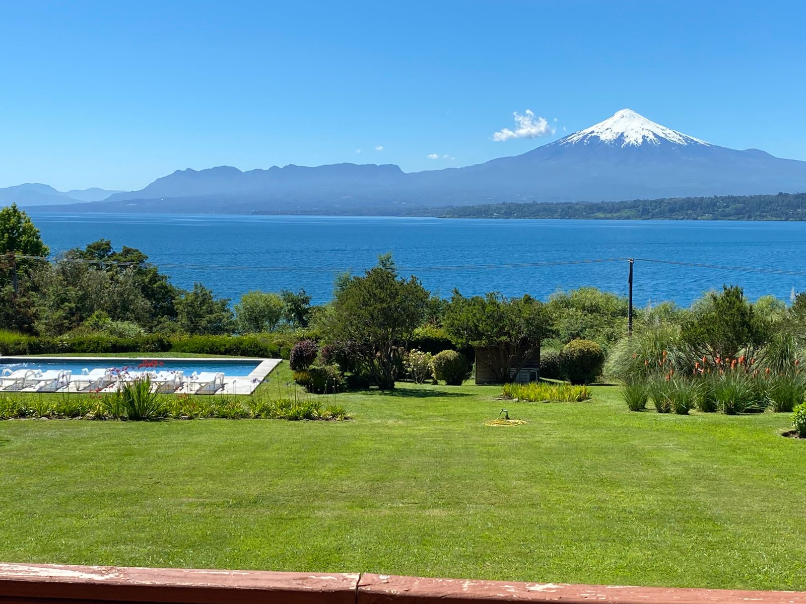 Foto 3 de A469  Propiedad en exclusivo condominio vista lago y al volcán a solo minutos de Villarrica