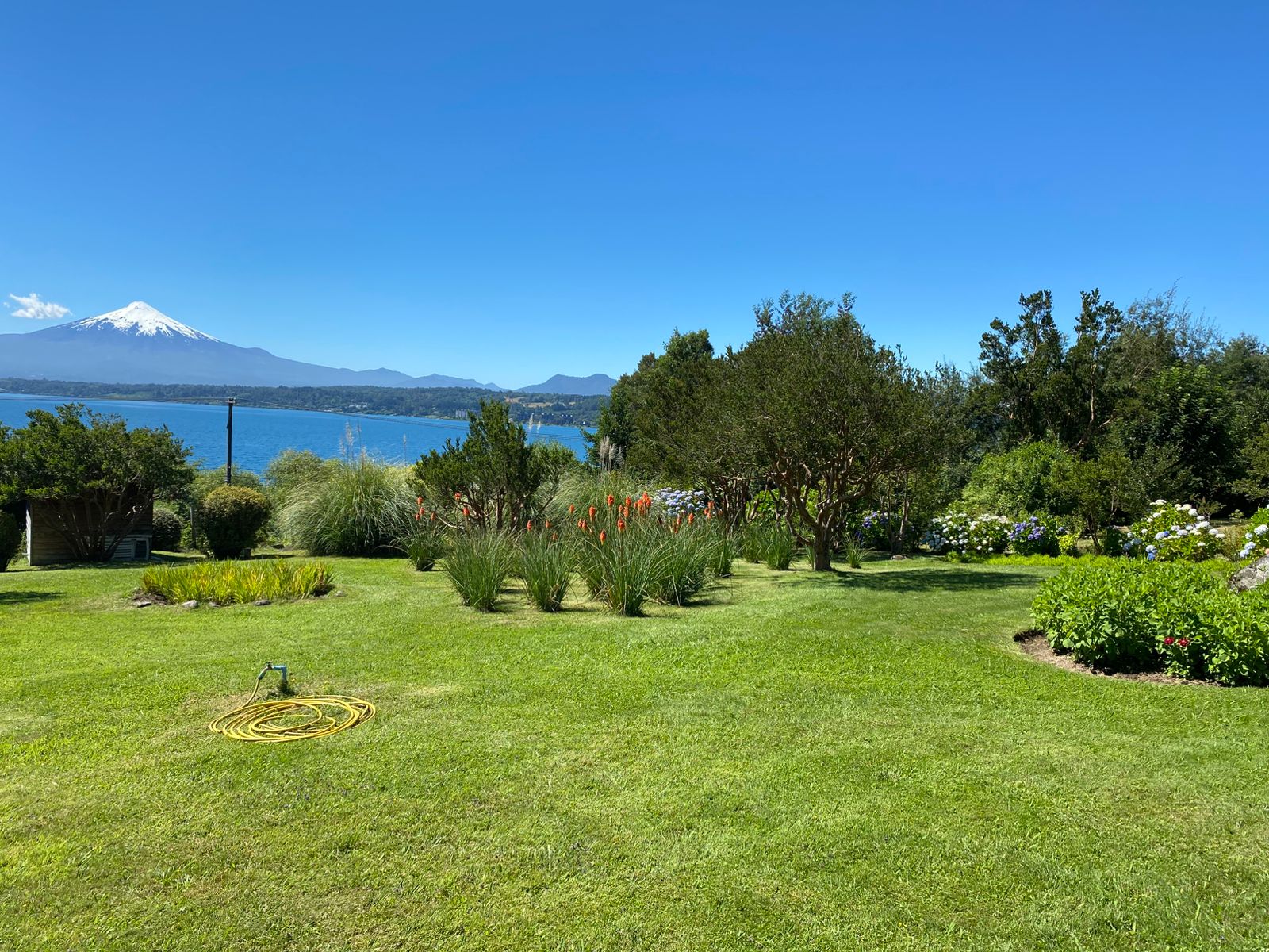 Foto 13 de A469  Propiedad en exclusivo condominio vista lago y al volcán a solo minutos de Villarrica